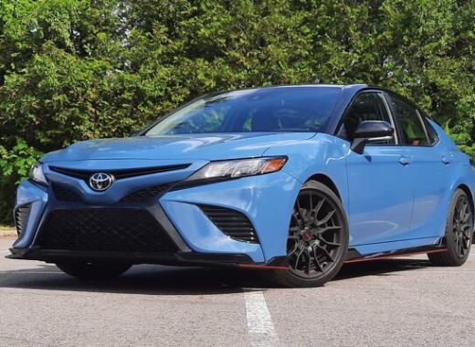 Toyota Camry XLE Hybrid 2024